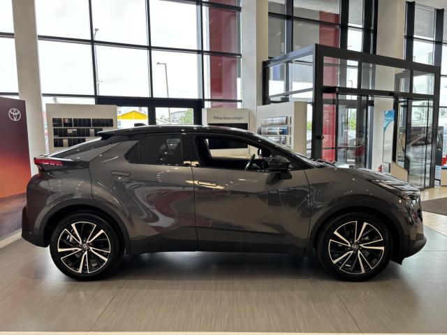 TOYOTA C-HR 1.8 Hybrid Executive e-CVT Rendelhető