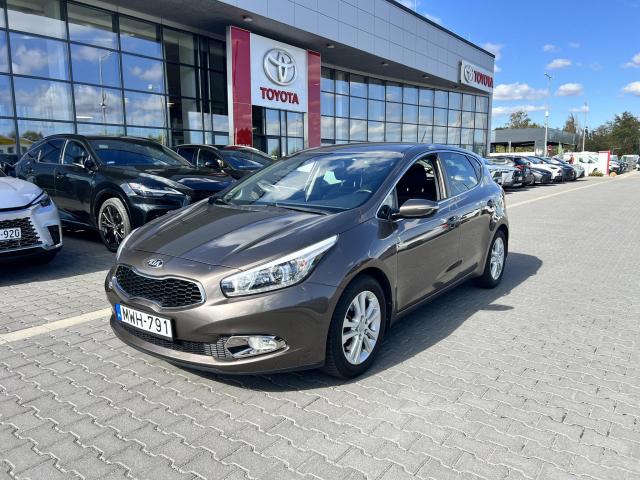 KIA CEE’D 1.4 CVVT FIFA Prémium Magyarországi kevés KM-es Hölgy tulajdonostól! Friss műszakival!Téligumival!