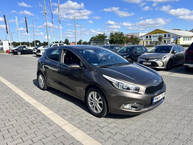 KIA CEE’D 1.4 CVVT FIFA Prémium Magyarországi kevés KM-es Hölgy tulajdonostól! Friss műszakival!Téligumival!