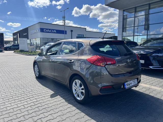 KIA CEE’D 1.4 CVVT FIFA Prémium Magyarországi kevés KM-es Hölgy tulajdonostól! Friss műszakival!Téligumival!