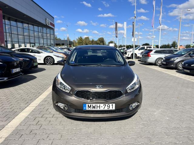 KIA CEE’D 1.4 CVVT FIFA Prémium Magyarországi kevés KM-es Hölgy tulajdonostól! Friss műszakival!Téligumival!