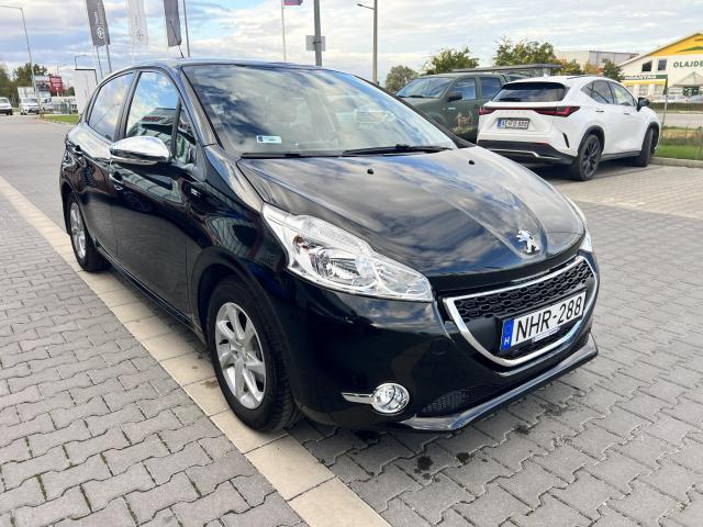 PEUGEOT 208 1.2 PureTech Style 28000KM!! Végig vezetett szervízkönyv!