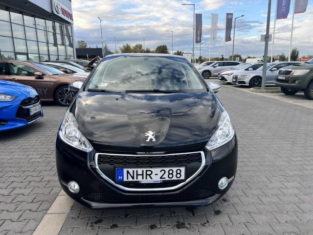 PEUGEOT 208 1.2 PureTech Style 28000KM!! Végig vezetett szervízkönyv!