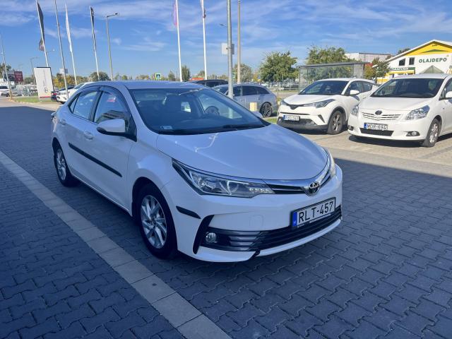 TOYOTA COROLLA Sedan 1.6 Active LED Trend+ 1.6 4 hengeres szívóbenzines!26000Km. 2018-as gyártás! Hibátlan állapotban!