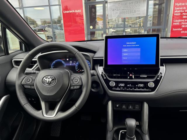 TOYOTA COROLLA CROSS 2.0 Hybrid Executive e-CVT Készletről!