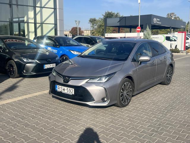 TOYOTA COROLLA Sedan 1.6 Executive 1.6 Szívóbenzin. rendkívű ritka felszereltséggel!