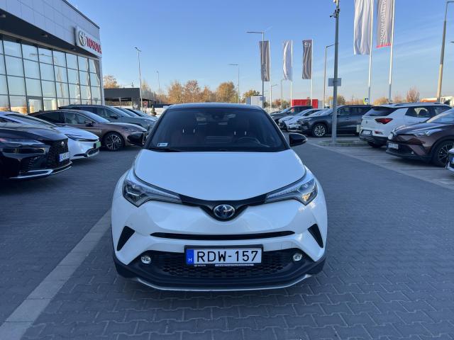 TOYOTA C-HR 1.8 Hybrid Selection e-CVT Végig szervizkönyves autó