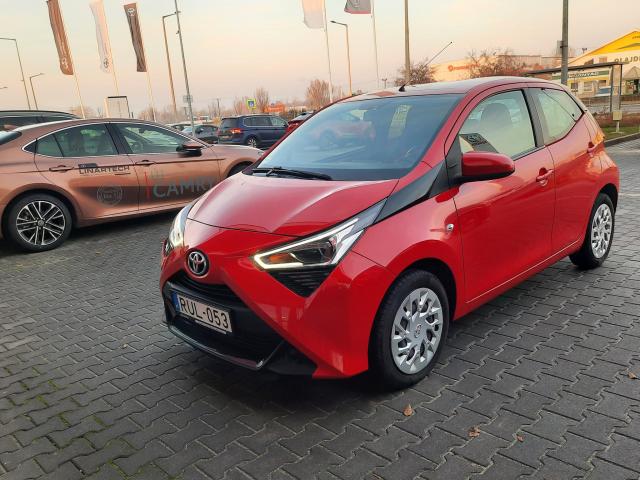 TOYOTA AYGO 1.0 x-play + style + connectivity