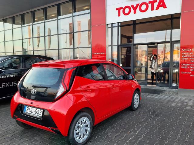 TOYOTA AYGO 1.0 x-play + style + connectivity