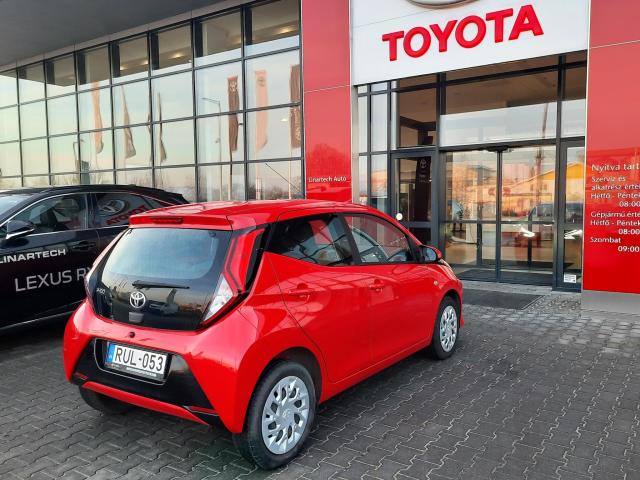 TOYOTA AYGO 1.0 x-play + style + connectivity