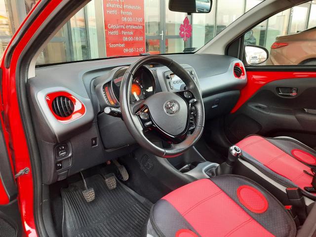 TOYOTA AYGO 1.0 x-play + style + connectivity