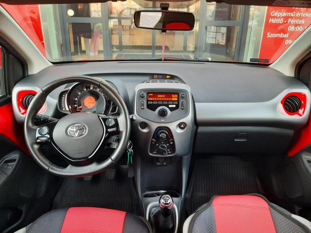 TOYOTA AYGO 1.0 x-play + style + connectivity