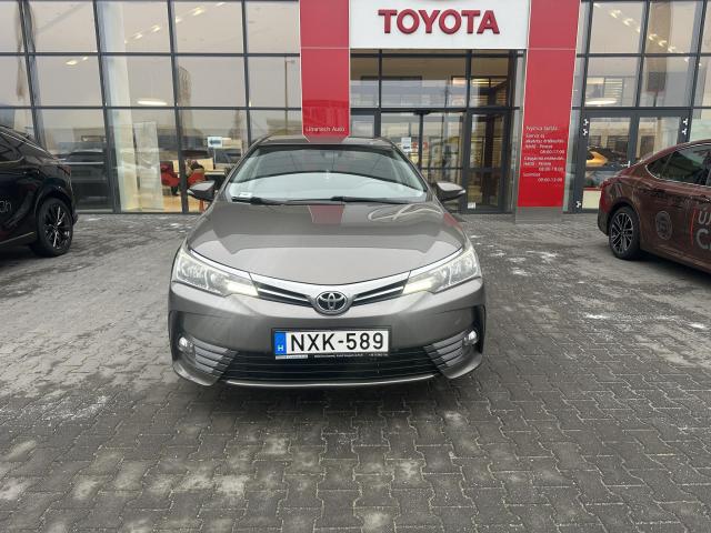 TOYOTA COROLLA Sedan 1.6 Active Trend Kevés km! Újszerű állapotban!