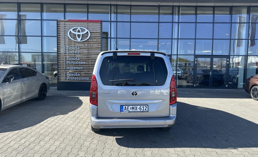 TOYOTA PROACE City Verso 1.2T Combi L2H1 [7 személy] 7 SZEMÉLYES. bemutató autó