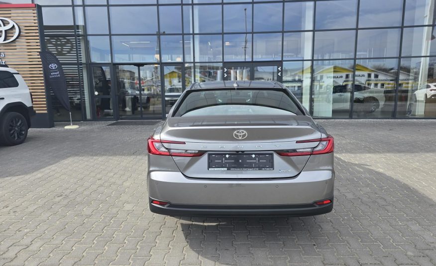 TOYOTA CAMRY 2.5 Hybrid Executive e-CVT Készletről elérhető. a feltüntett ár céges vásárlás esetén érvényes