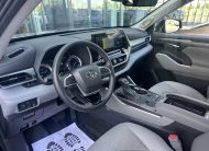 TOYOTA HIGHLANDER 2.5 Hybrid Prestige Tech CVT 2022 év végi gyártás. hibátlan állapotban