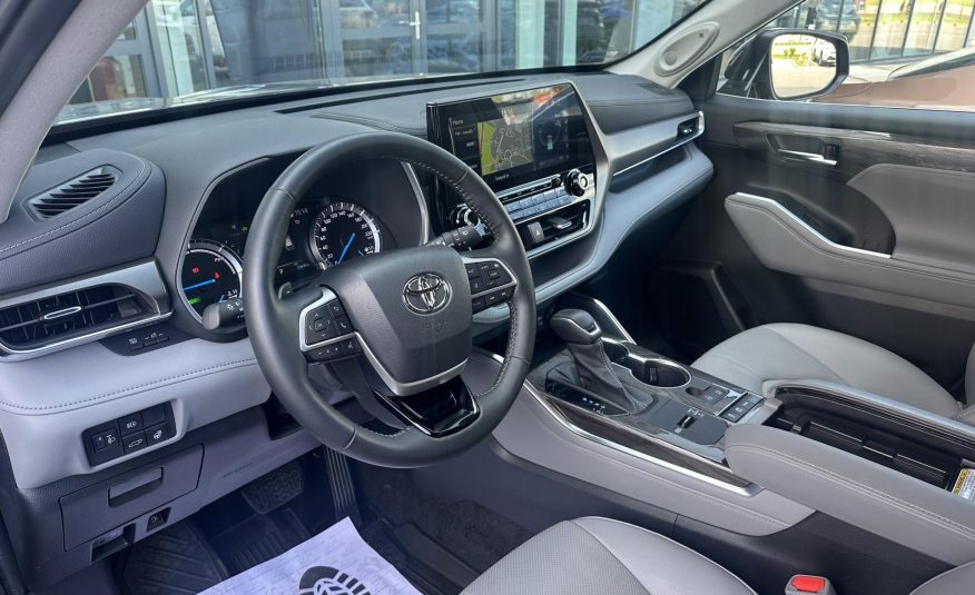 TOYOTA HIGHLANDER 2.5 Hybrid Prestige Tech CVT 2022 év végi gyártás. hibátlan állapotban