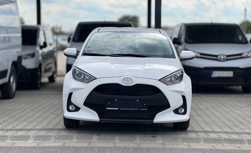TOYOTA YARIS Van 1.5 Hybrid Active e-CVT Rendelhető