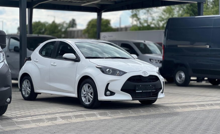 TOYOTA YARIS Van 1.5 Hybrid Active e-CVT Rendelhető