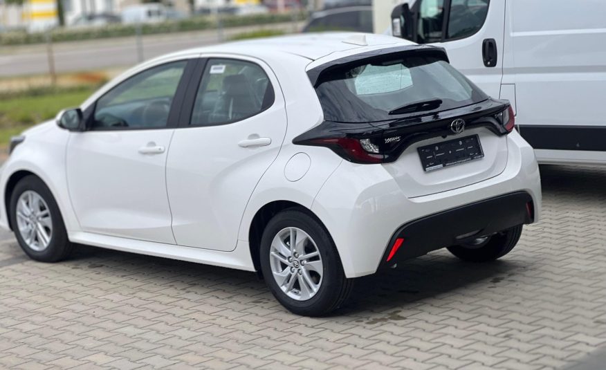 TOYOTA YARIS Van 1.5 Hybrid Active e-CVT Rendelhető
