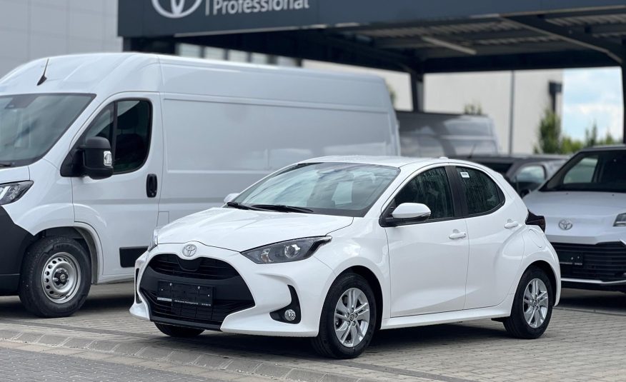 TOYOTA YARIS Van 1.5 Hybrid Active e-CVT Rendelhető